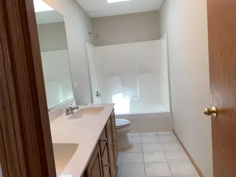 589 Walnut Ct, Antioch, IL 60002 photo 17