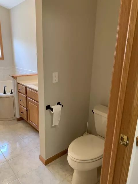 589 Walnut Ct, Antioch, IL 60002 photo 11