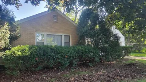 715 Bent St, Elgin, IL 60120 photo 2