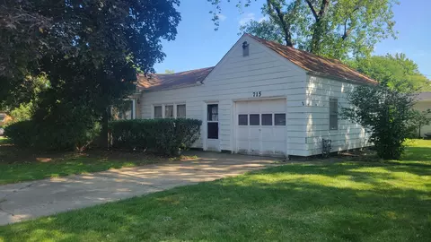 715 Bent St, Elgin, IL 60120