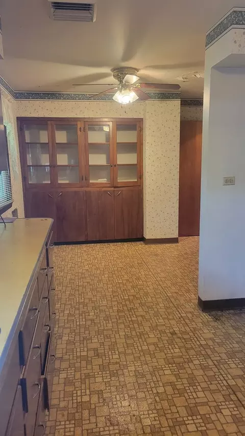 715 Bent St, Elgin, IL 60120 photo 8