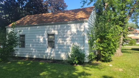 715 Bent St, Elgin, IL 60120 photo 4