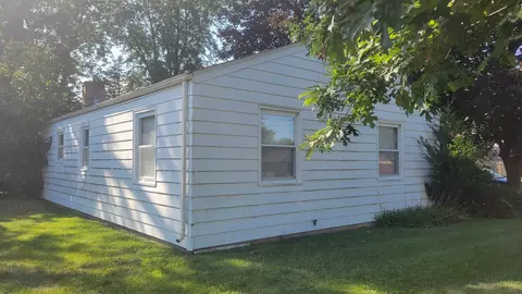 715 Bent St, Elgin, IL 60120 photo 3