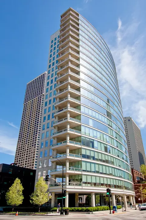30 W Oak St #21AB, Chicago, IL 60610
