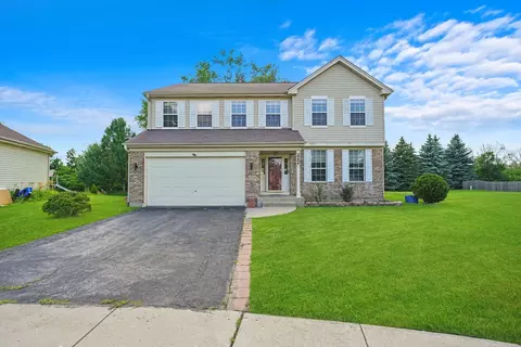 2704 Westwood Cir, Carpentersville, IL 60110