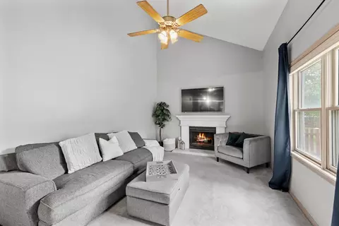 Living - 3035 Compton Rd, Aurora, IL 60504 photo 1 of 3