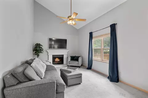 Living - 3035 Compton Rd, Aurora, IL 60504 photo 2 of 3
