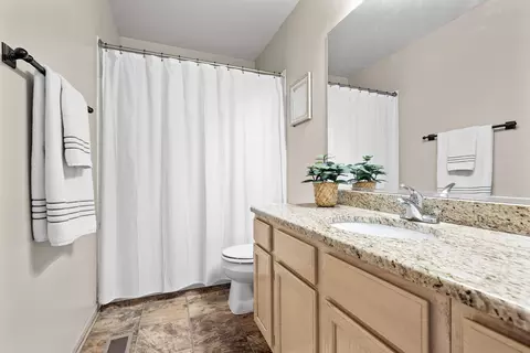 Bath - 3035 Compton Rd, Aurora, IL 60504 photo 4 of 4