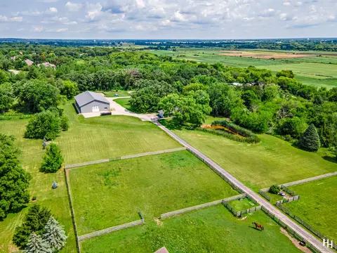 5908 Edgewood Rd, Crystal Lake, IL 60012