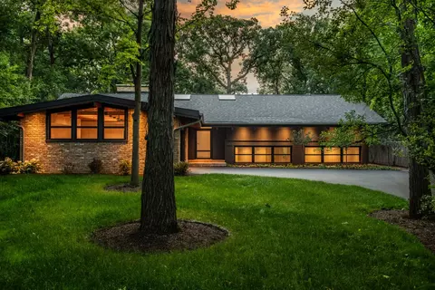 1450 Northwoods Rd, Deerfield, IL 60015