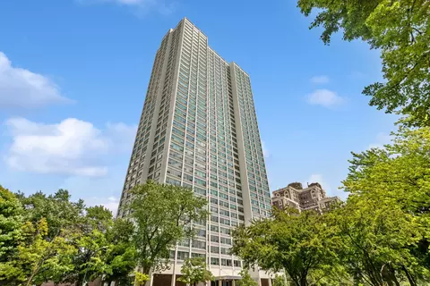 1700 E 56th St #2202-03, Chicago, IL 60637