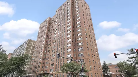 2909 N Sheridan Rd #512, Chicago, IL 60657