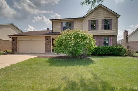 1209 Longford St, Woodridge, IL 60517