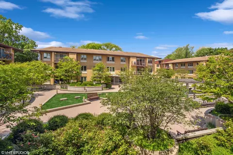 2420 W Talcott Rd #216, Park Ridge, IL 60068