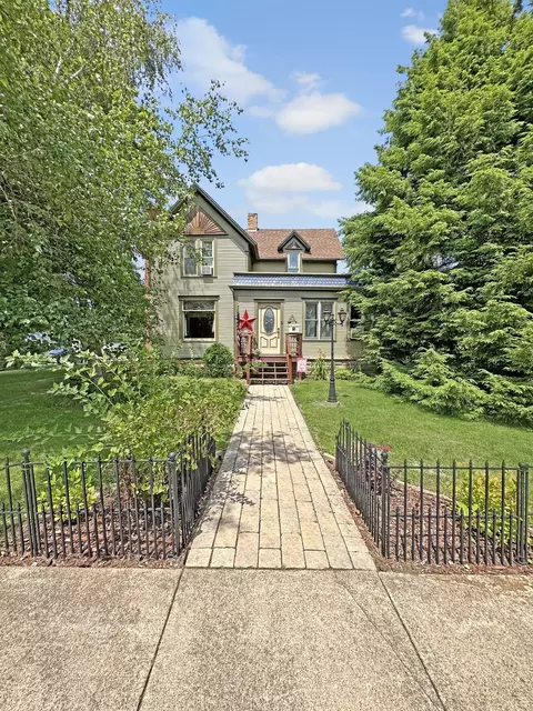 303 E Front Ave, Stockton, IL 61085