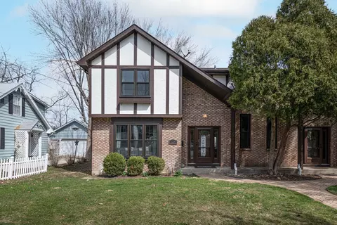 126 W Austin Ave, Libertyville, IL 60048