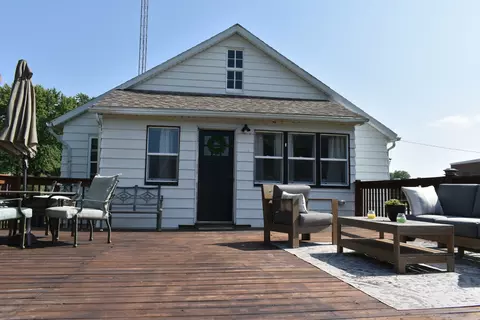 197 W 3rd St, El Paso, IL 61738 photo 5