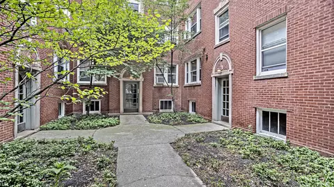 735 W Bittersweet Pl #2N, Chicago, IL 60613