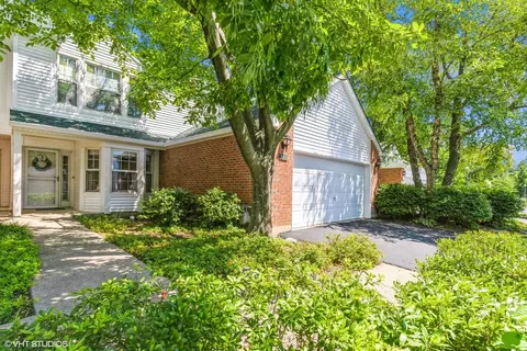 105 Lauralton St, Lake Bluff, IL 60044