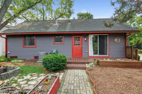 402 Forest Dr, Island Lake, IL 60042