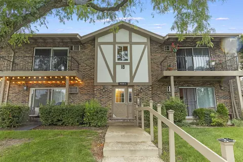 9 S220 N Frontage Rd #18-201, Willowbrook, IL 60527