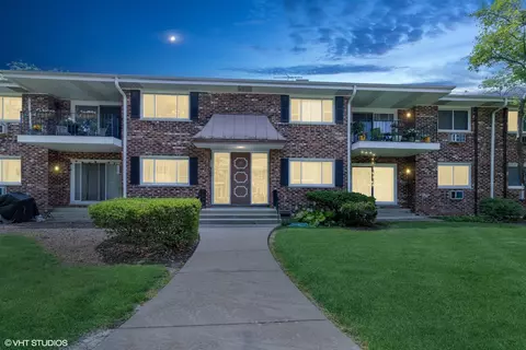 37 N Main St #38, Glen Ellyn, IL 60137