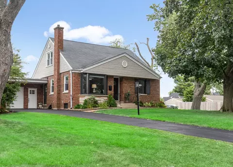 3506 Linneman St, Glenview, IL 60025