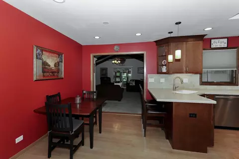 331 E Walnut St, Roselle, IL 60172 photo 11