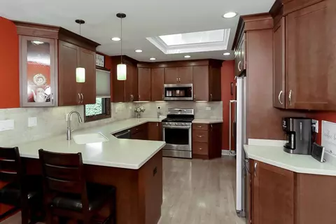 331 E Walnut St, Roselle, IL 60172 photo 8
