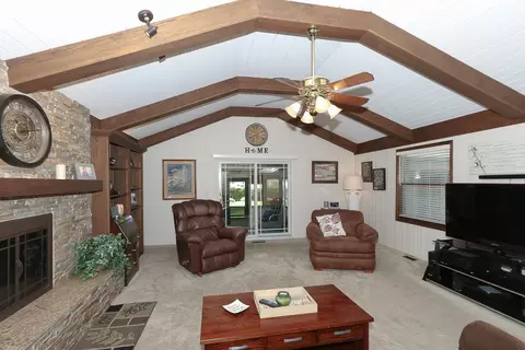331 E Walnut St, Roselle, IL 60172 photo 16