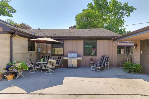 331 E Walnut St, Roselle, IL 60172 photo 33