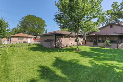 331 E Walnut St, Roselle, IL 60172 photo 34