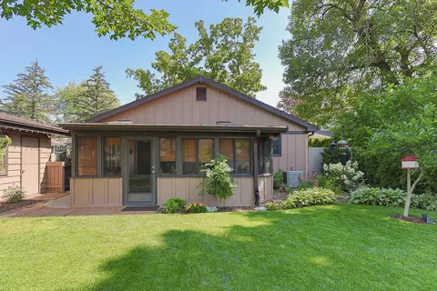 331 E Walnut St, Roselle, IL 60172 photo 35