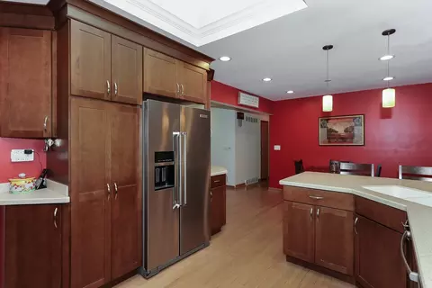331 E Walnut St, Roselle, IL 60172 photo 9