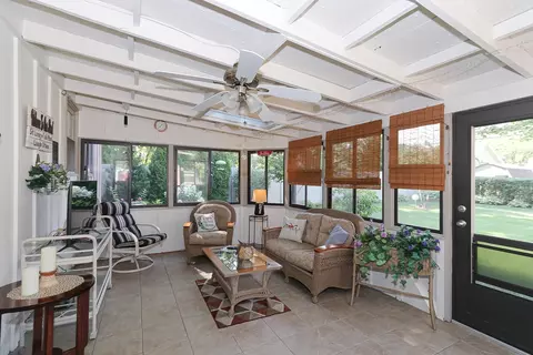 331 E Walnut St, Roselle, IL 60172 photo 19