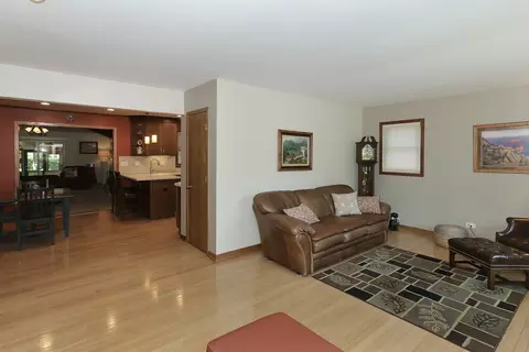 331 E Walnut St, Roselle, IL 60172 photo 5