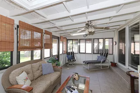 331 E Walnut St, Roselle, IL 60172 photo 18