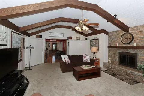 331 E Walnut St, Roselle, IL 60172 photo 14