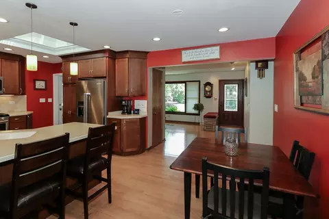331 E Walnut St, Roselle, IL 60172 photo 6