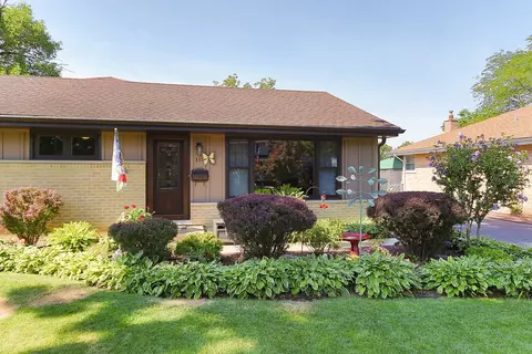 331 E Walnut St, Roselle, IL 60172 photo 36