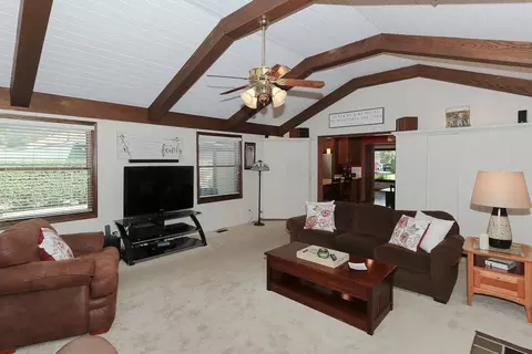 331 E Walnut St, Roselle, IL 60172 photo 13