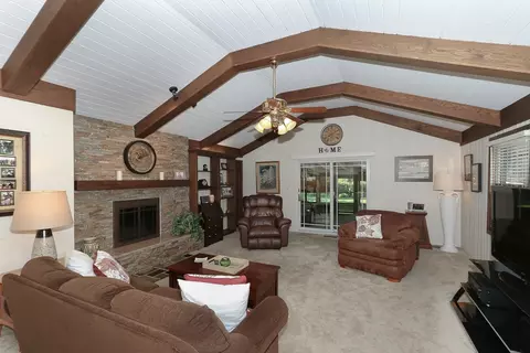 331 E Walnut St, Roselle, IL 60172 photo 15