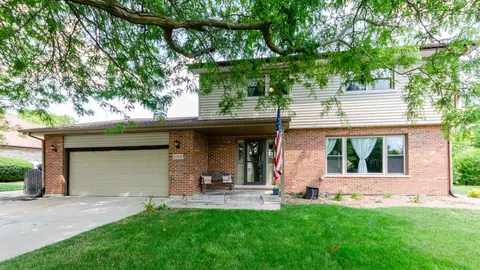 20339 S White Fence Ct, Frankfort, IL 60423