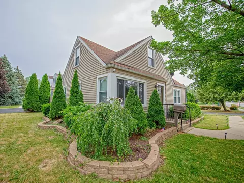 101 Country Club Dr, Northlake, IL 60164