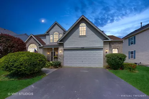 1924 W Windsor Dr, Round Lake, IL 60073