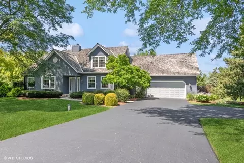 121 Glen Rd, Hawthorn Woods, IL 60047