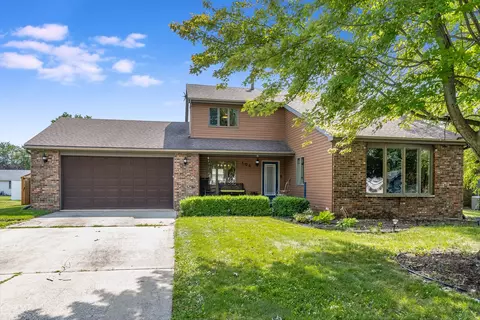 106 Blackhawk Dr, Minooka, IL 60447