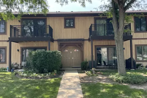 1115 Prescott Dr #1B, Roselle, IL 60172
