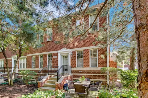 8233 Lincoln Ave, Skokie, IL 60077