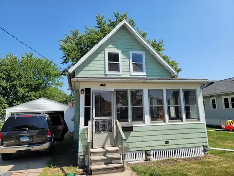 1104 W 5th St, Sterling, IL 61081